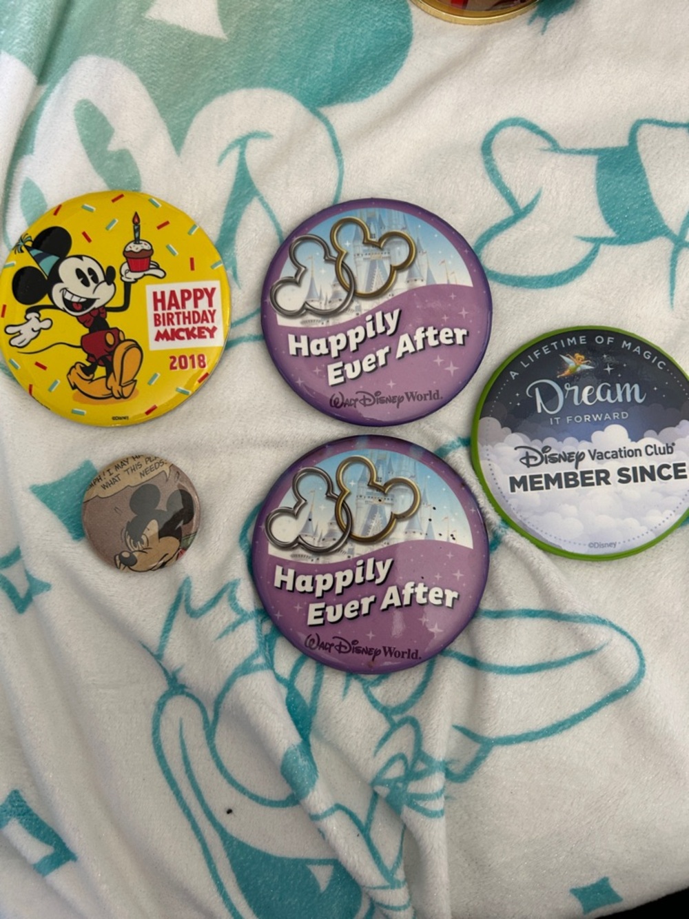 Disney set of buttons NEW